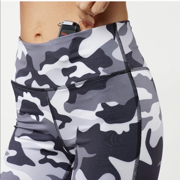 Comfortable & cute camouflage leggings - Picture 3 of 3